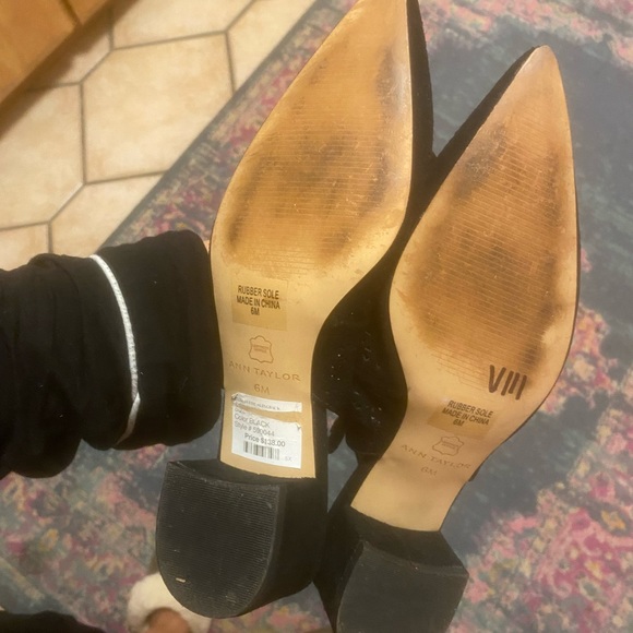 ANN TAYLOR Black Suede Pointy Shoes - Picture 4 of 5